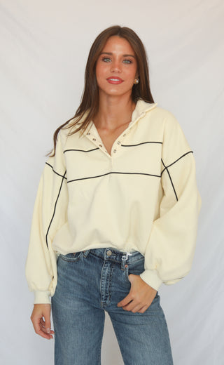 snap judgement contrast piping pullover - cream