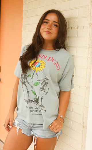 daydreamer: grateful dead daisy merch tee