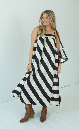 chic streak maxi dress