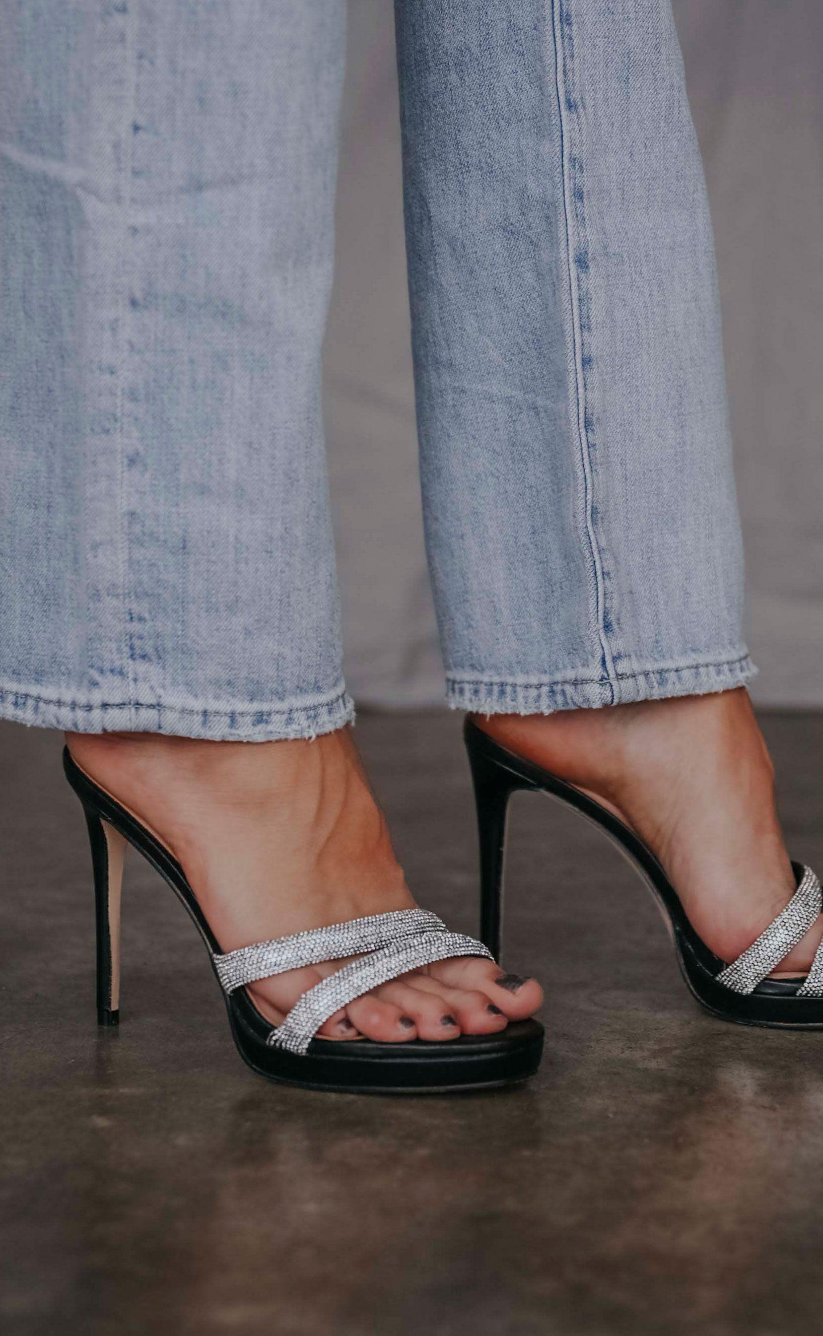 chinese laundry: friendly heel – Riffraff - Main Image