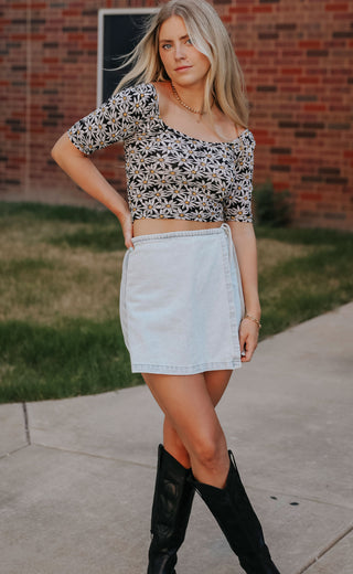 at ease crop top - black daisy
