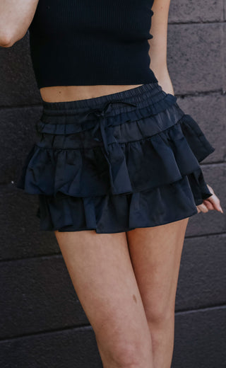 to the right ruffle skirt - black